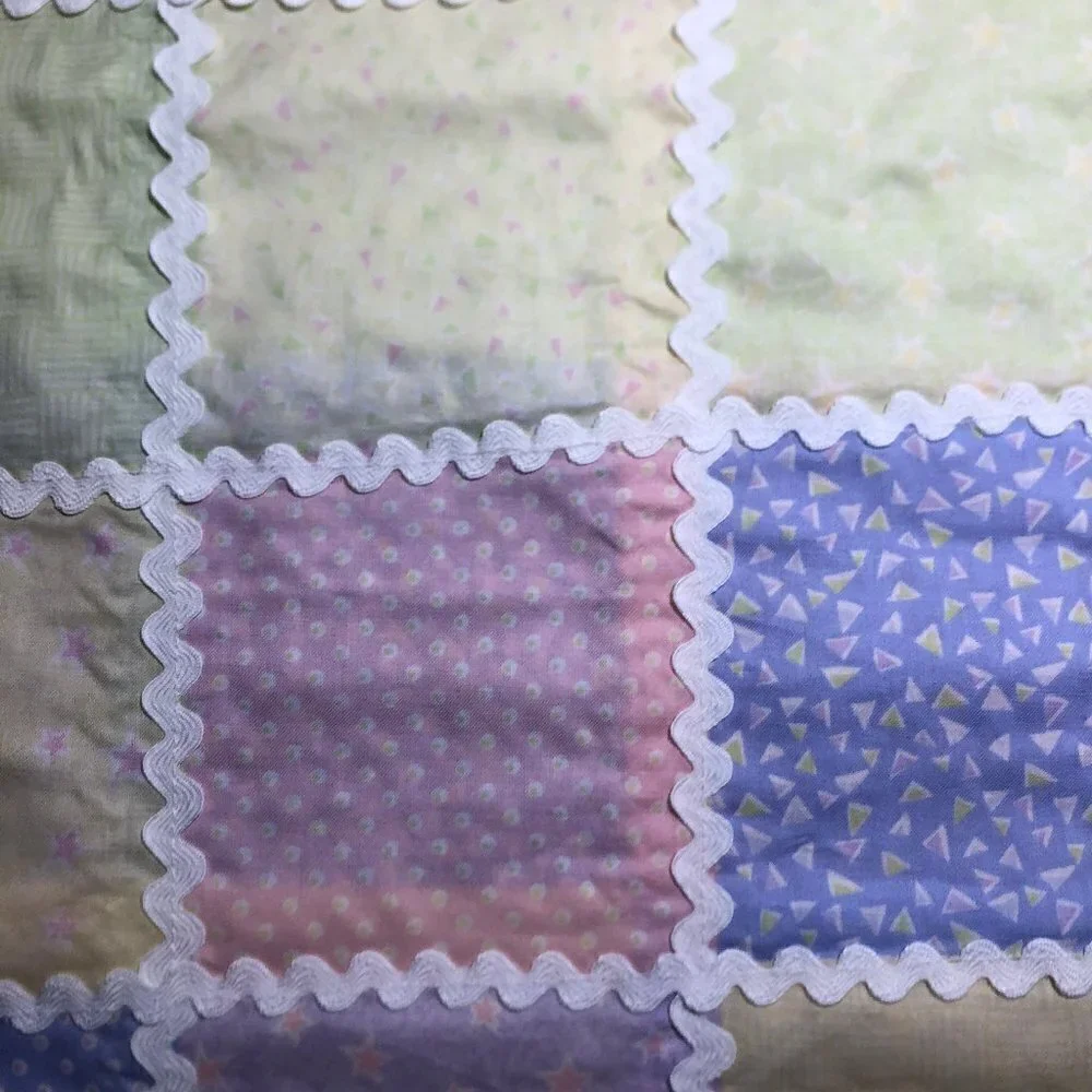 🛒 $32 Quilt Cotton Fabric 3 3/4 yards Pastel Cheater Quilt Real Rick Rack